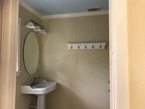 8615 Ferris Dr in Houston, TX - Foto de edificio - Building Photo