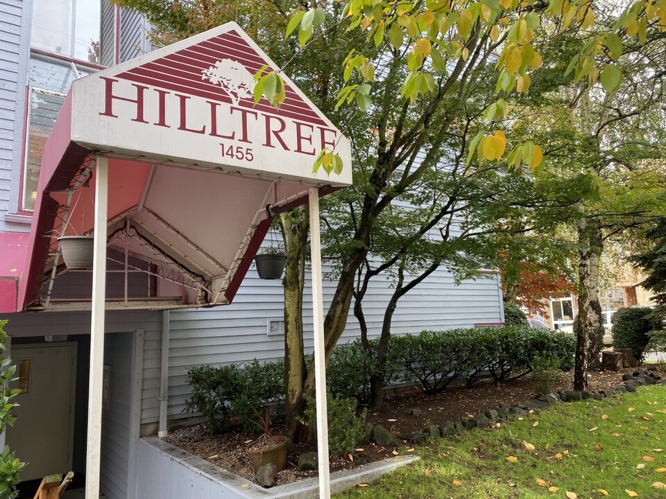 Hill Tree Apartments in Seattle, WA - Building Photo