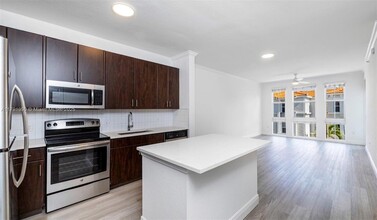 10170 SW 7th St, Unit 25-102 in Pembroke Pines, FL - Building Photo - Building Photo