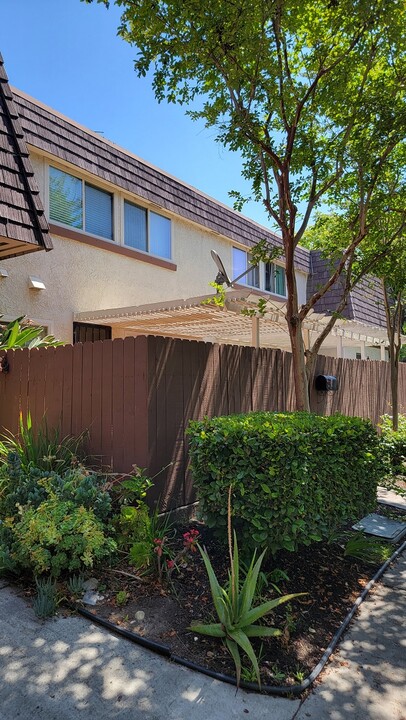 422 N Beth St, Unit B in Anaheim, CA - Foto de edificio
