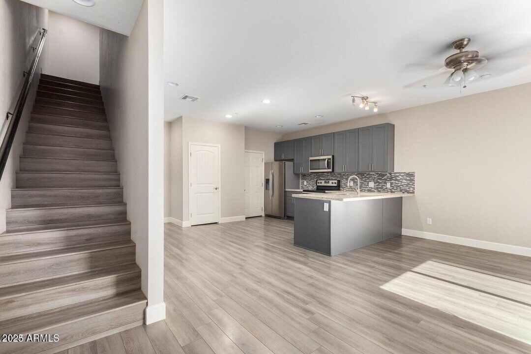 1406 W Main St in Mesa, AZ - Building Photo