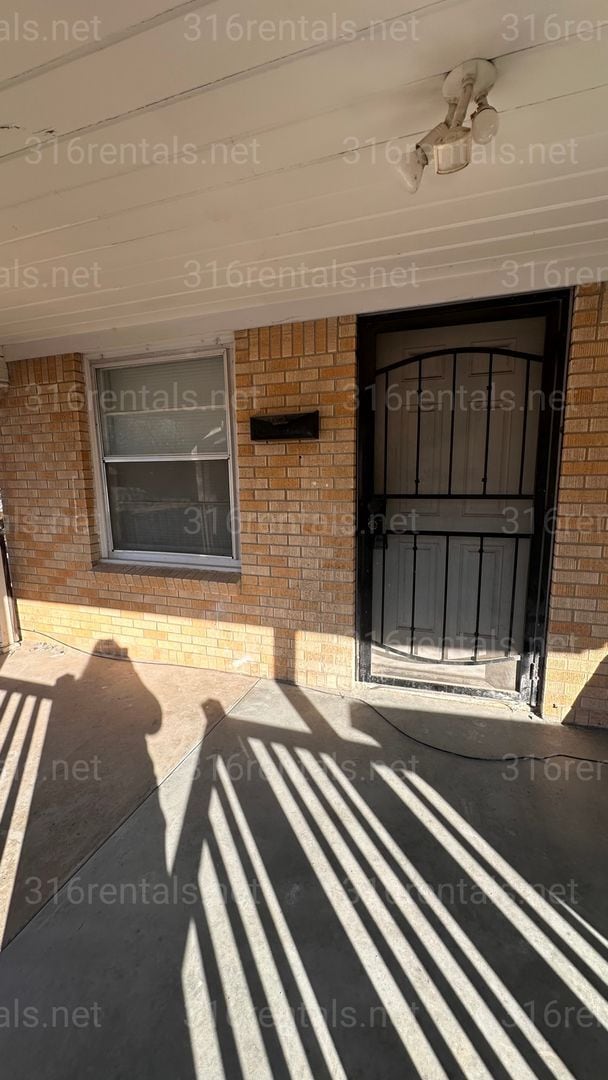 property at 1248 N Volutsia