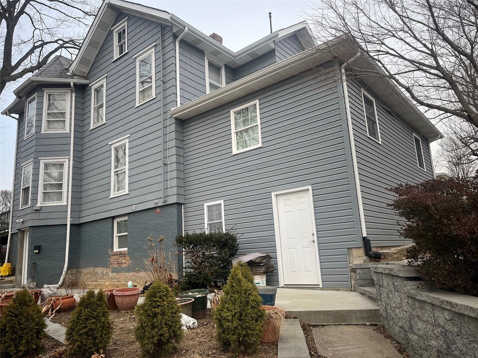 9 Summit Pl in Glen Cove, NY - Building Photo