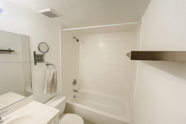 5122 NW 79th Ave in Doral, FL - Building Photo - Building Photo