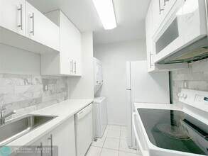 11508 Royal Palm Blvd in Coral Springs, FL - Foto de edificio - Building Photo