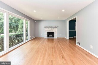 9205 Hamilton Dr in Fairfax, VA - Building Photo - Building Photo