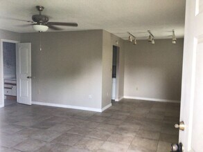 1023 Spring Meadow Dr in Kissimmee, FL - Building Photo - Building Photo