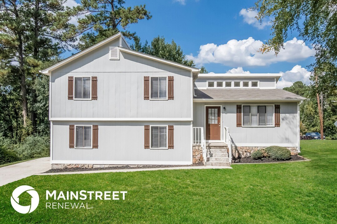 2264 Rocklane Dr in Conley, GA - Building Photo