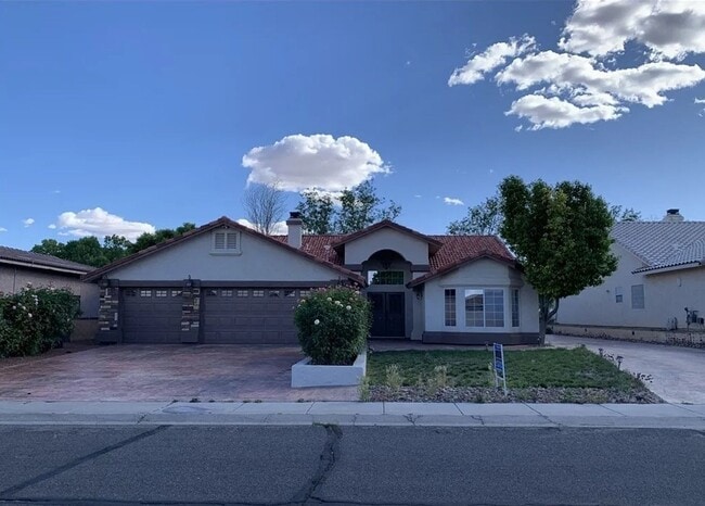 property at 875 Country Club Dr