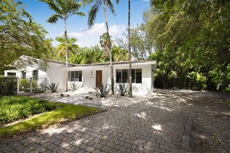 3894 Main Hwy in Miami, FL - Building Photo - Building Photo