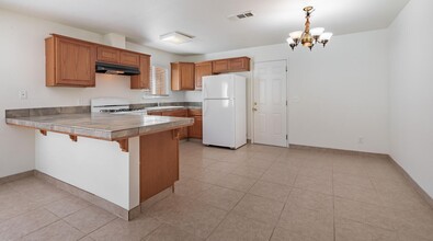 940 Sterling Ave in Sanger, CA - Building Photo - Building Photo