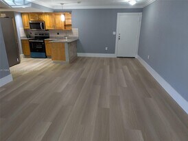 13700 SW 62nd St in Miami, FL - Building Photo