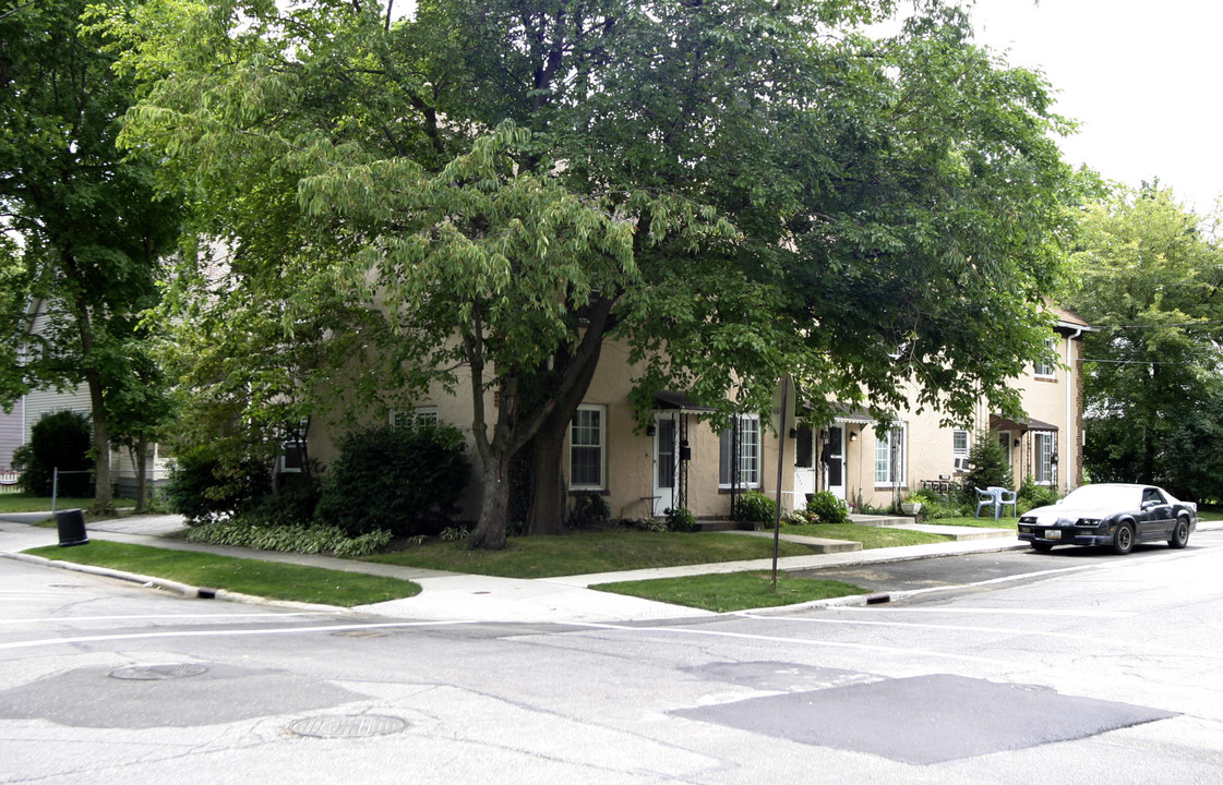 4379 Center St in Willoughby, OH - Building Photo