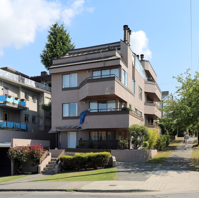 2196 W 2nd Ave in Vancouver, BC - Building Photo - Primary Photo