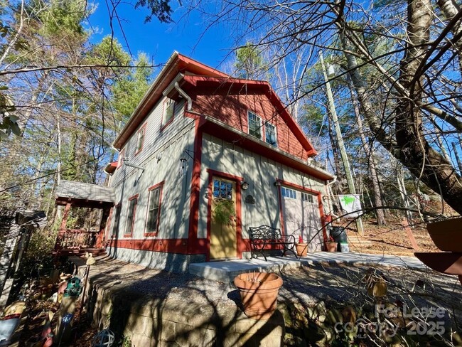 304 9th St in Black Mountain, NC - Building Photo - Building Photo