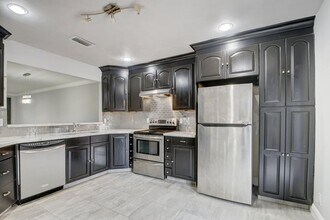 1105 Maplewood Dr in Greenacres, FL - Building Photo - Building Photo