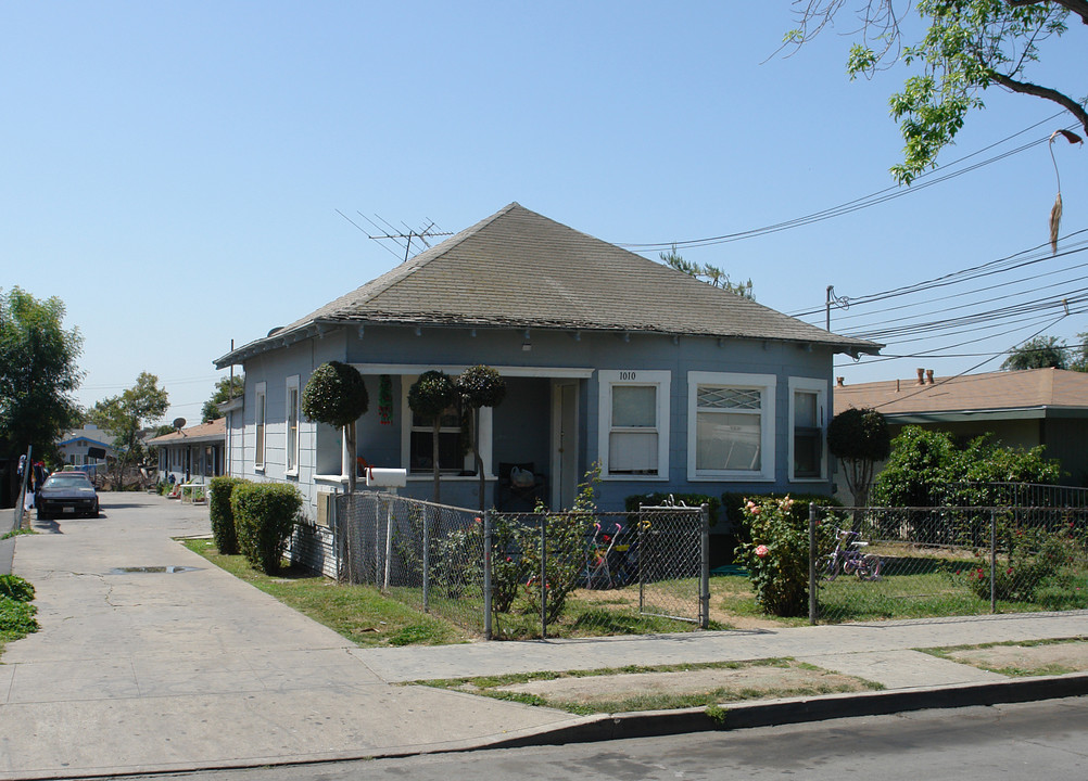 1010 W Bishop St in Santa Ana, CA - Foto de edificio