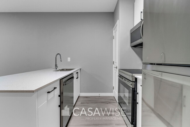 6081 Naden Landing NW in Edmonton, AB - Building Photo - Building Photo