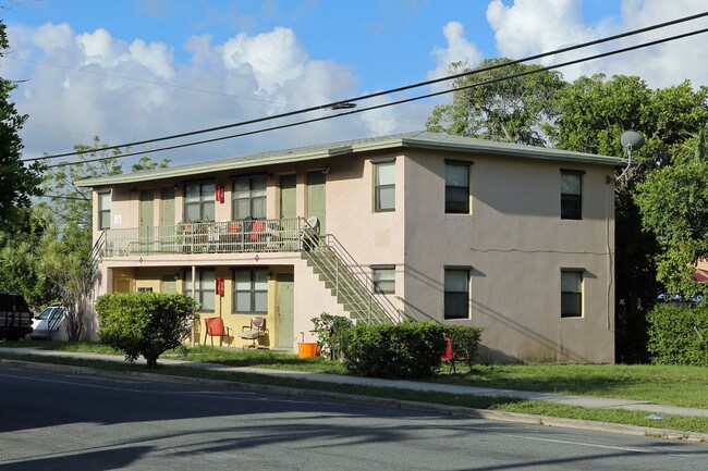 1319-1321 Douglass Ave in West Palm Beach, FL - Building Photo - Building Photo