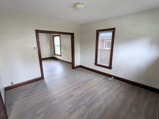 831 Main St-Unit -839 in Coshocton, OH - Building Photo - Building Photo