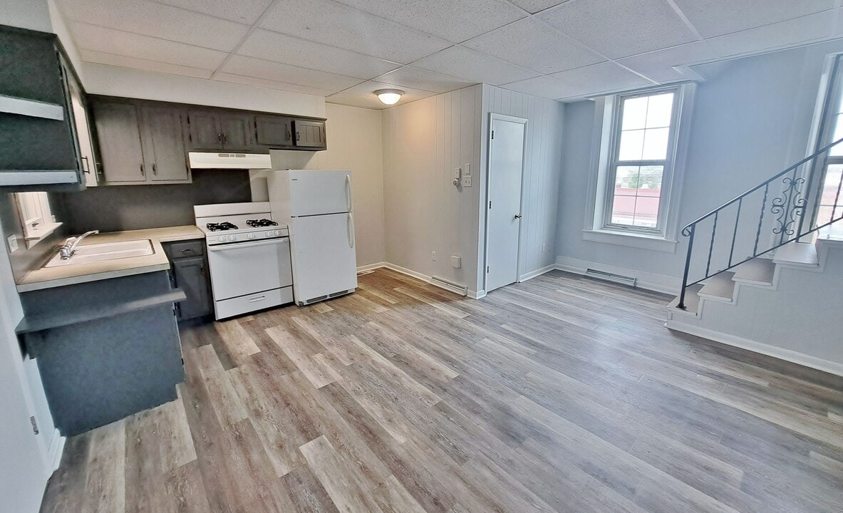9 Baltimore St in Codorus, PA - Building Photo