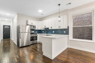 1707 N Harding Ave in Chicago, IL - Foto de edificio - Building Photo