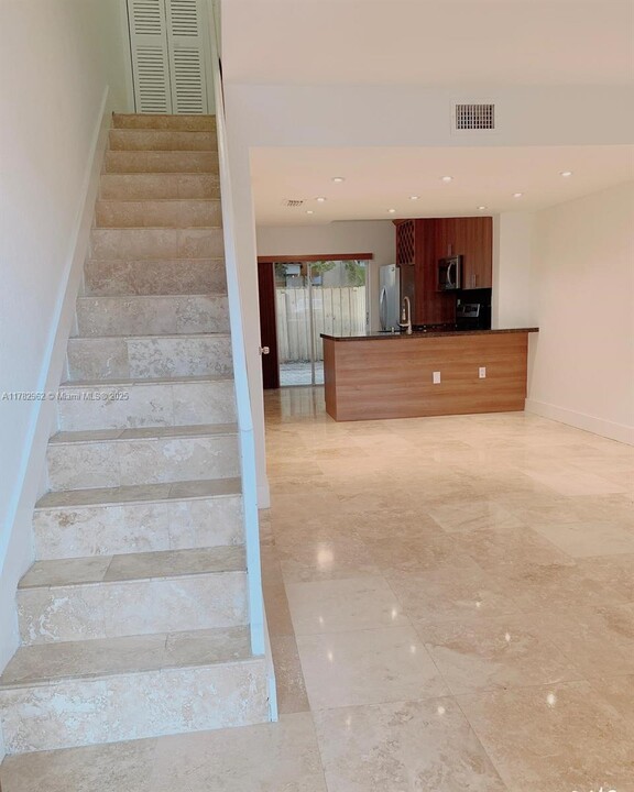 8251 NW 5th Ln in Miami, FL - Building Photo