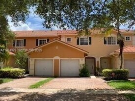6533 Catalina Ln, Unit TOWNHOUSE in Tamarac, FL - Building Photo