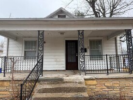 129 S Griffin St in Danville, IL - Building Photo