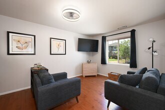 114 Ross Ave NW in Orting, WA - Building Photo - Building Photo