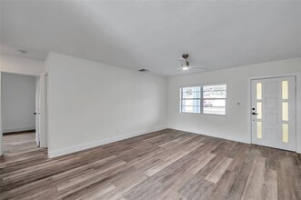 2238 13th Ave SW in Largo, FL - Building Photo - Building Photo