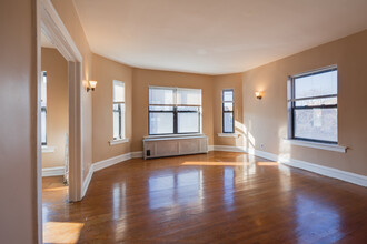 7945-7955 S. Drexel Ave. in Chicago, IL - Building Photo - Interior Photo