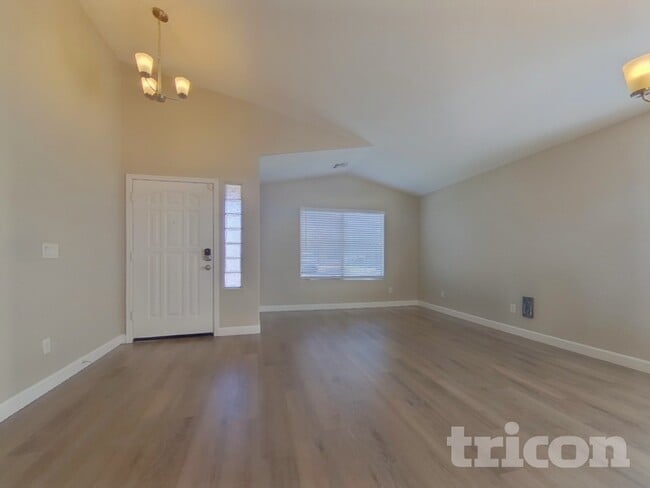 7806 S 47th Ln, Unit 0813 in Phoenix, AZ - Foto de edificio - Building Photo