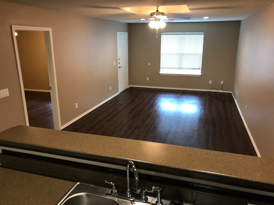 4286 Castlegate Dr in Paris, TX - Foto de edificio