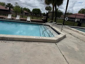 9921 Three Lakes Cir in Boca Raton, FL - Building Photo - Building Photo