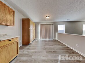 2490 Lakecrest Dr in Columbus, IN - Foto de edificio - Building Photo