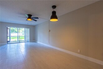 3125 Oakland Shores Dr in Oakland Park, FL - Building Photo - Building Photo