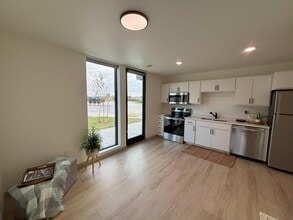 Sioux Village in Brookings, SD - Foto de edificio - Building Photo