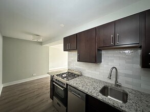 450 W Barry Ave, Unit 401 in Chicago, IL - Building Photo - Building Photo