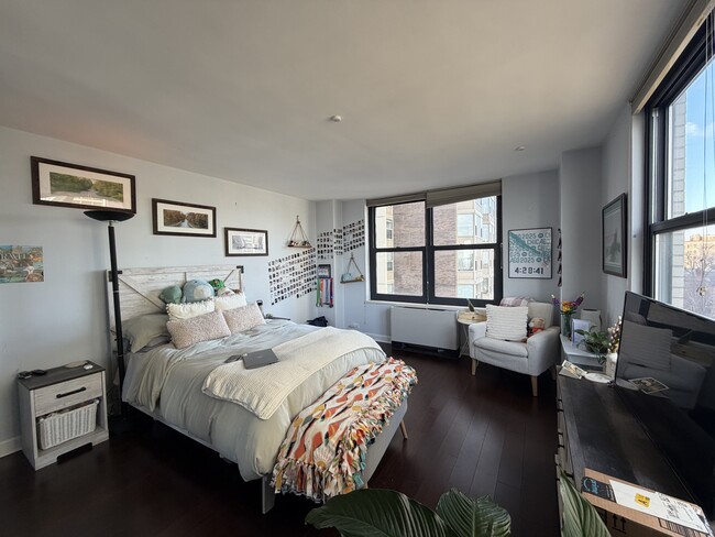 3440 N Lake Shore Dr, Unit 7D in Chicago, IL - Building Photo - Building Photo