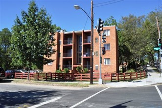 4001 1st St SE in Washington, DC - Foto de edificio - Building Photo