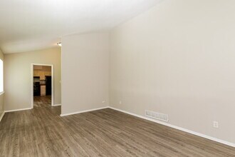 2810 Swansea Ct in College Park, GA - Building Photo - Building Photo