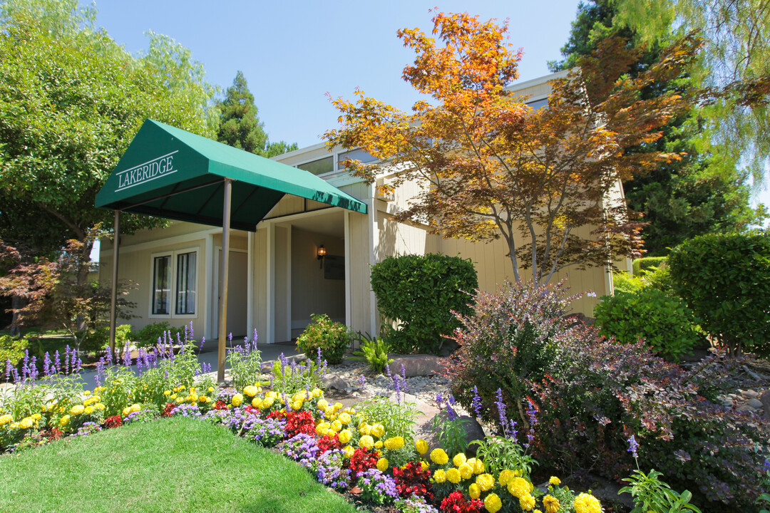 Lake Ridge Apartments in Fresno, CA - Foto de edificio