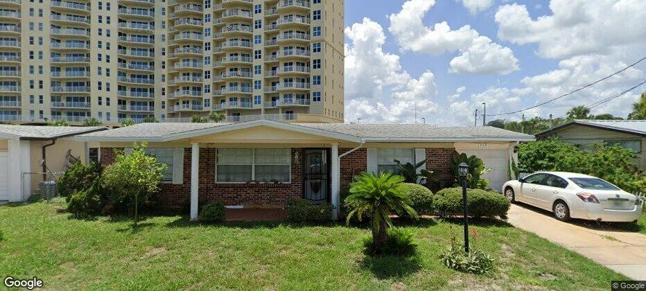 209 Sandy Cir in South Daytona, FL - Foto de edificio