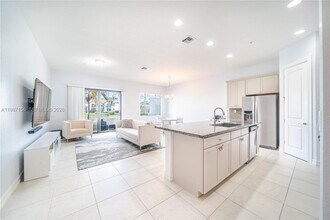 11674 SW 13th Ln in Pembroke Pines, FL - Building Photo - Building Photo