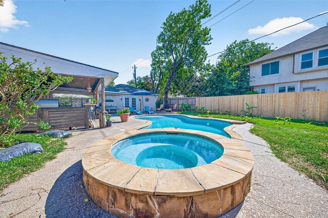 property at 2815 Bermuda Dunes Dr