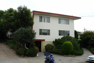 296 Lenox Ave in Oakland, CA - Building Photo - Building Photo