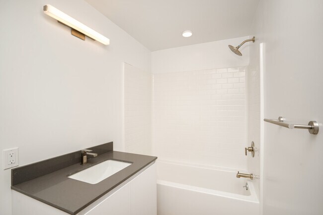 14629 W Erwin St in Van Nuys, CA - Building Photo - Building Photo