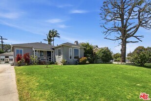 7407 Naylor Ave in Los Angeles, CA - Building Photo