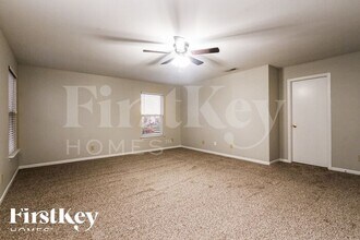 807 Brookshire Dr in Franklin, IN - Building Photo - Building Photo